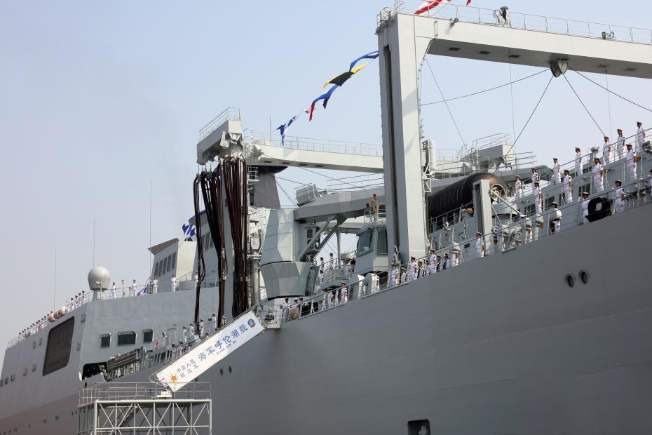 排水量在多少吨以上算是大型航母,排水量6万吨以上中型航母排水