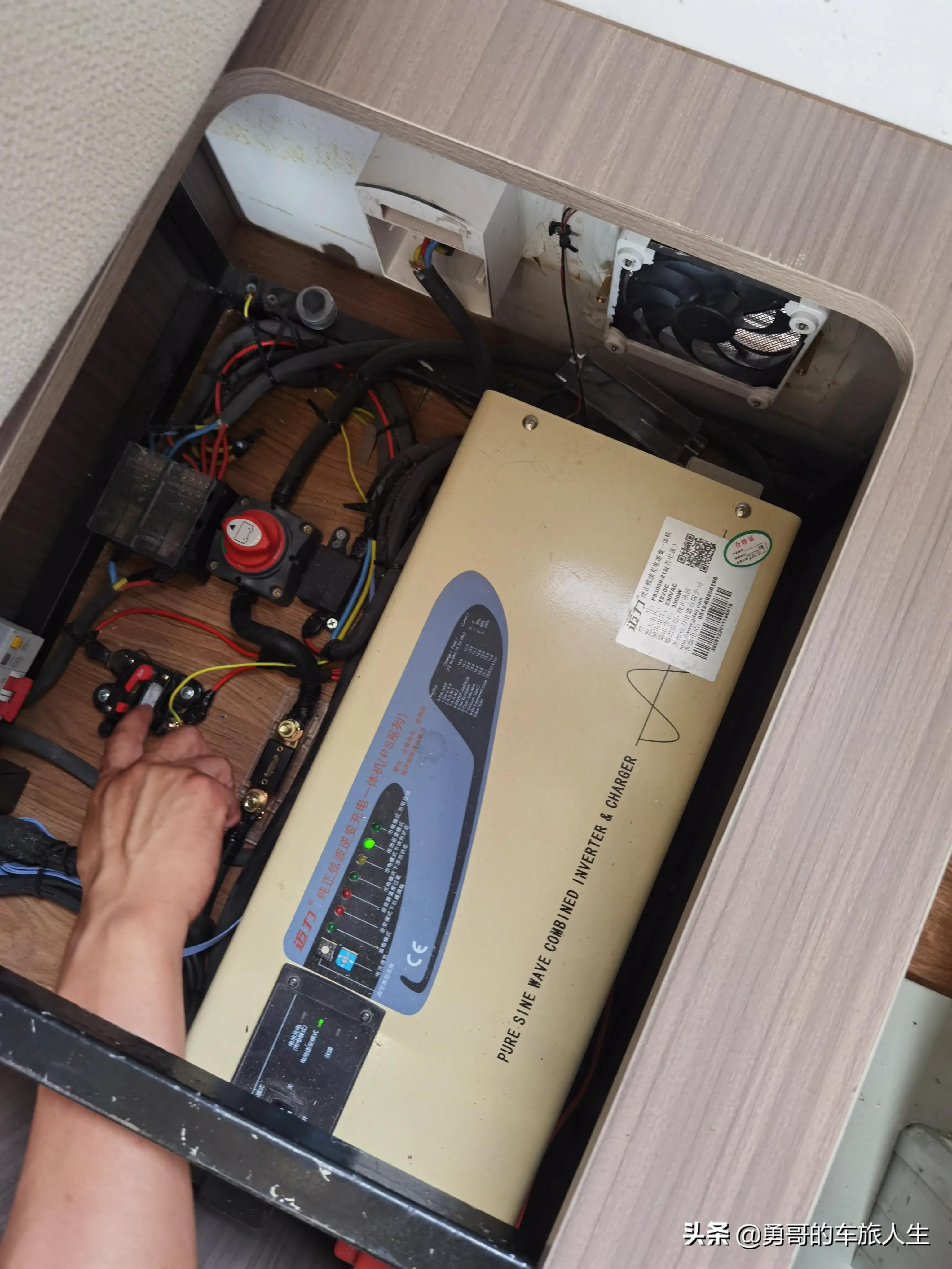 依维柯b型6座房车最新款价格多少,国六进口6.5吨依维柯房车无拓展