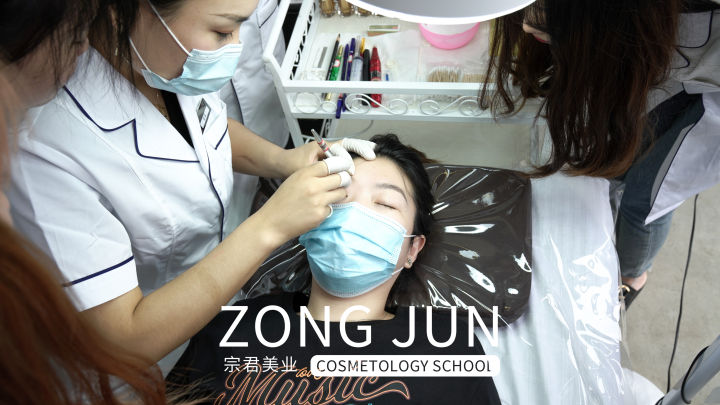 现在最流行的纹眉技术线条眉,现在比较火的眉毛技术