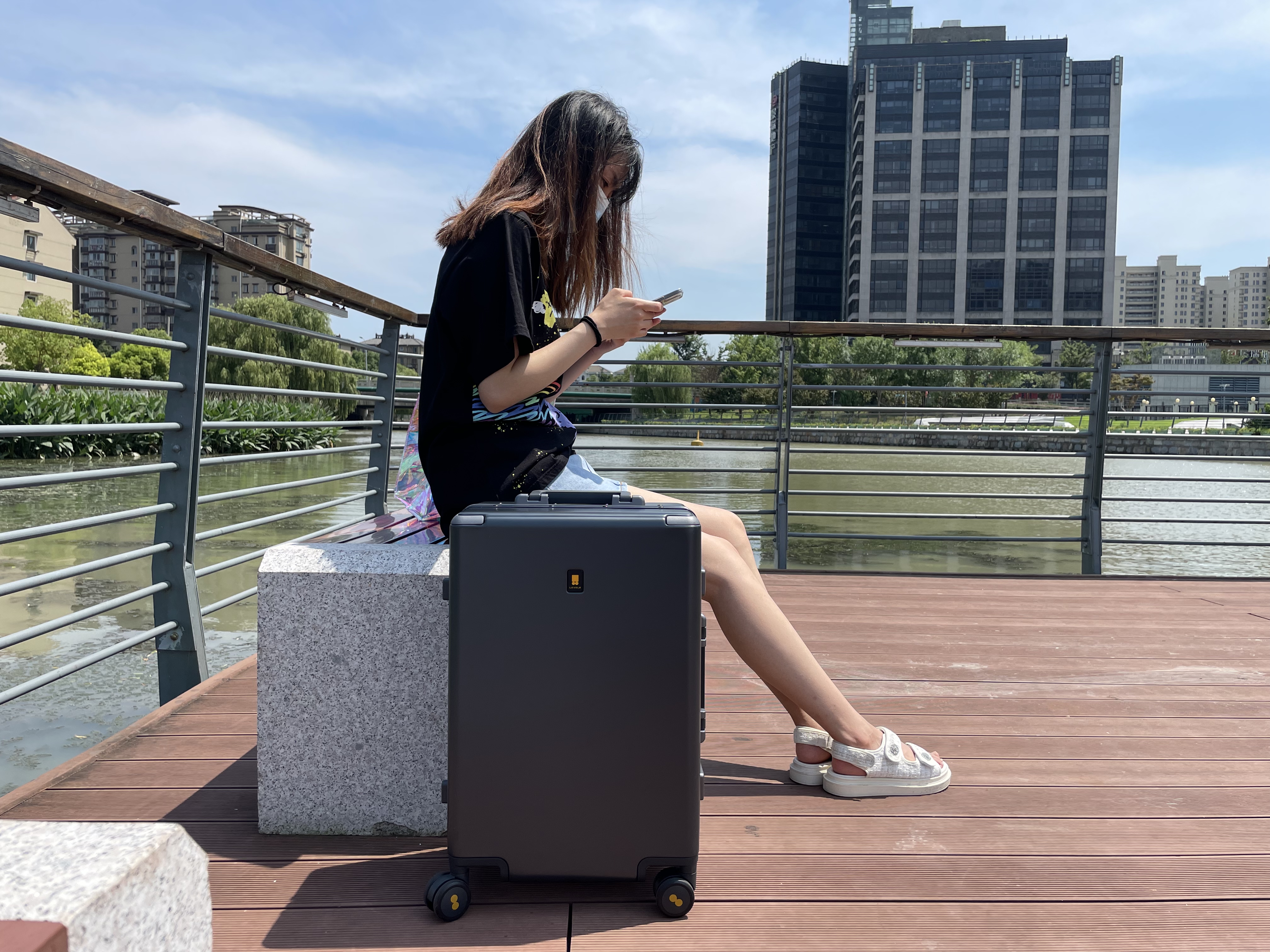 行李箱怎么选最合适,三看一查教你识别合格电子产品