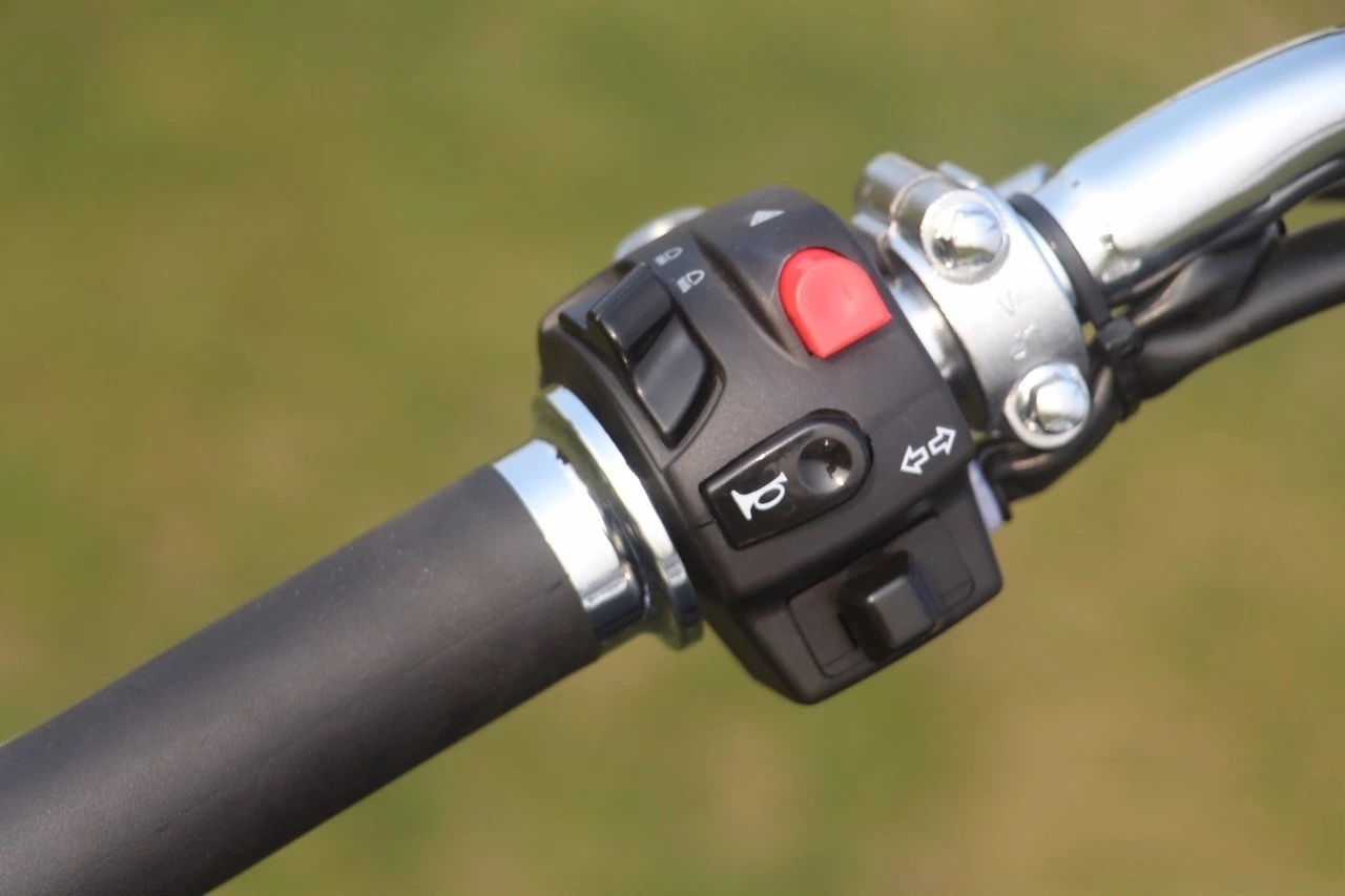 国产250双缸经典太子车升级国四，CBS系统，液晶仪表，售价1.38万