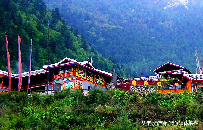 藏民门口旗帜代表什么,藏民挂满彩旗的是啥