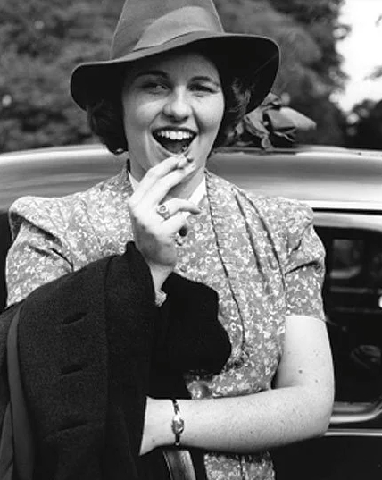 肯尼迪家族“隐身女孩”：美丽而有智力缺陷，23岁接受“脑切除”