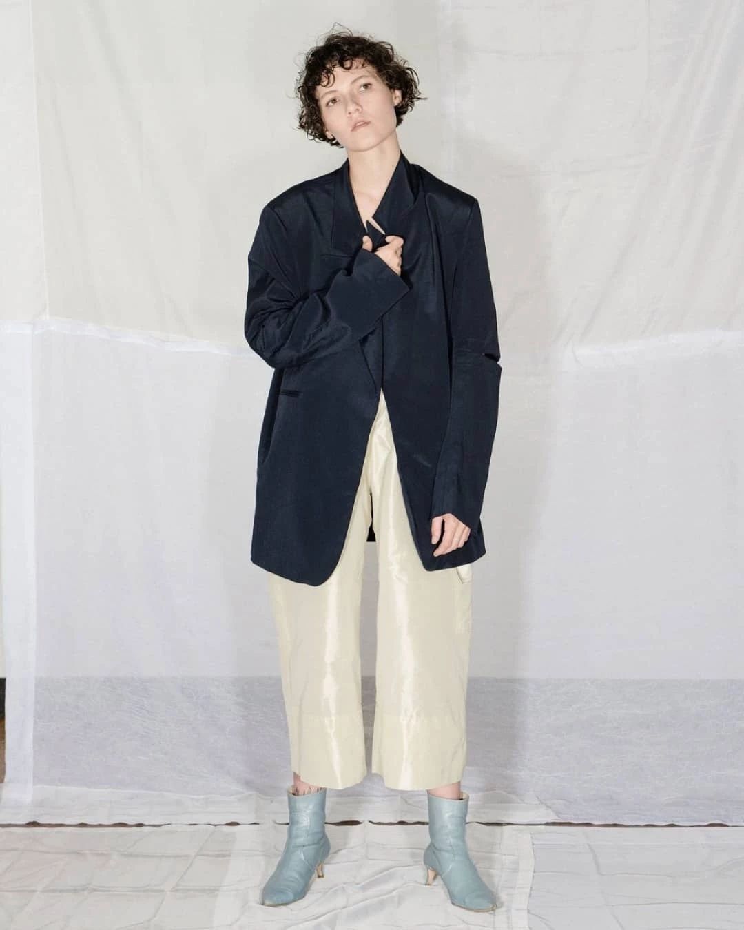 看见今年秋冬必入的第一双靴子，我方了……