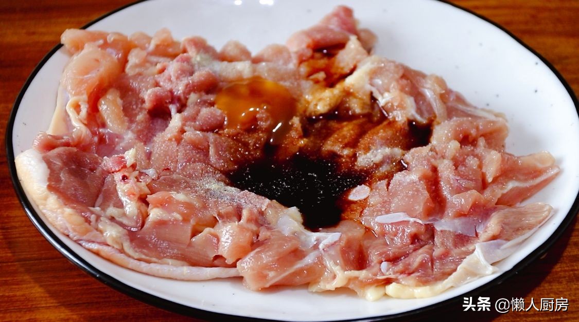 黄焖鸡腿做前要腌吗,鸡做熟了有腥味