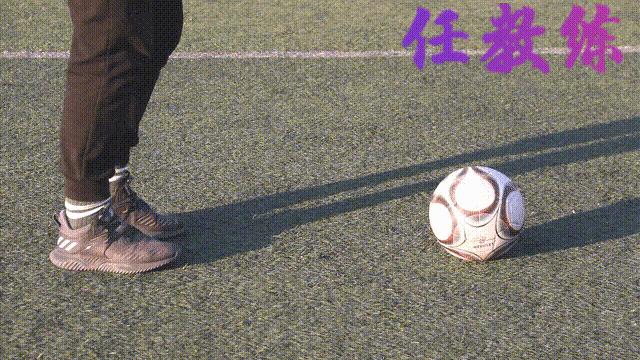 足球运球绕杆教学及训练方法,足球绕杆中考标准动作视频示范