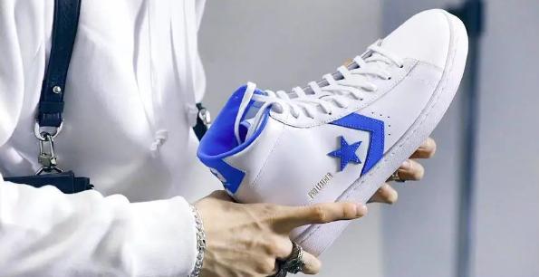 白敬亭上脚安踏跑鞋,安踏氮科技跑鞋白敬亭同款