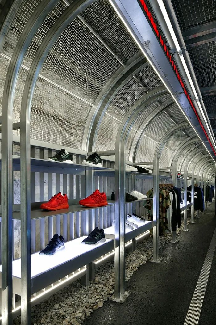 阿迪达斯专柜展示设计分析,阿迪达斯商业设计