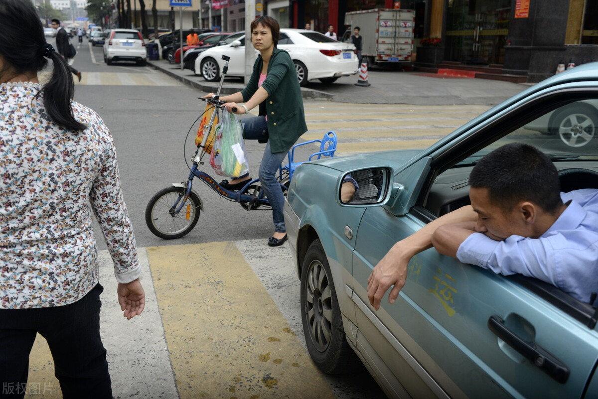 跑网约车不办证一个月能挣多少,无证网约车司机的三条出路