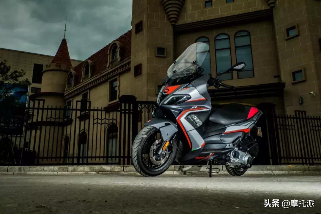 这是一辆让人爱恨交加的大踏板，阿普利亚SRMAX300综合测评-上