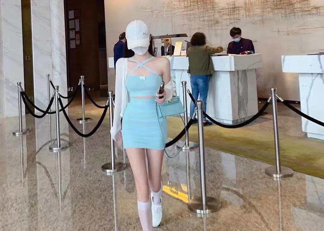 椰啵啵——上能T台走秀，下能下厨温酒