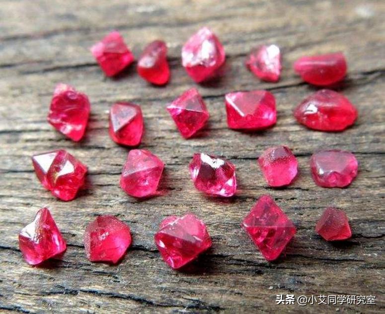 红宝石是什么档次的宝石,红色宝石价格低和高的区别在哪里