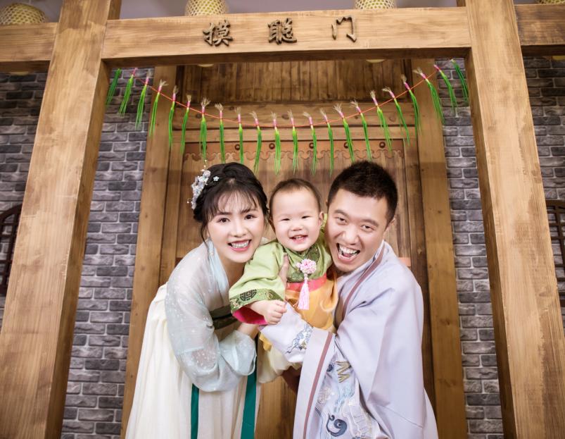 宝宝周岁大家都怎么抓周,抓周宝宝什么也不抓