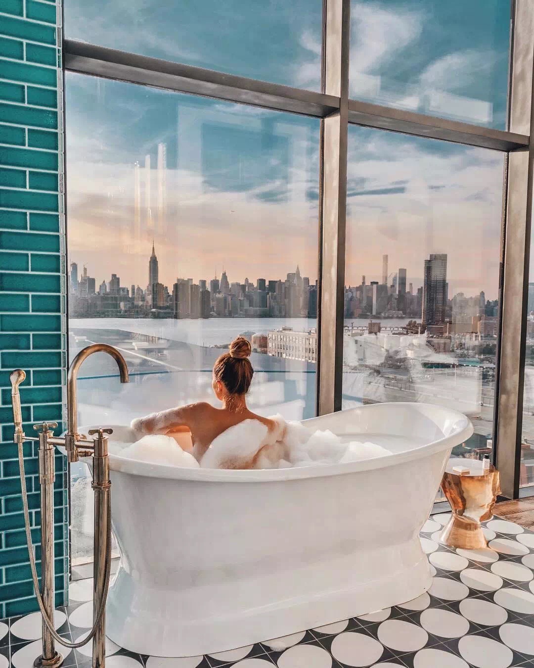 马丽新剧惊现按摩棒,张馨予喝消水丸,原来女明星是靠这13种方法去水肿