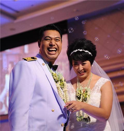 女排神话背后的艰难爱情：异地离婚、13年长跑、瘫痪相守、远嫁