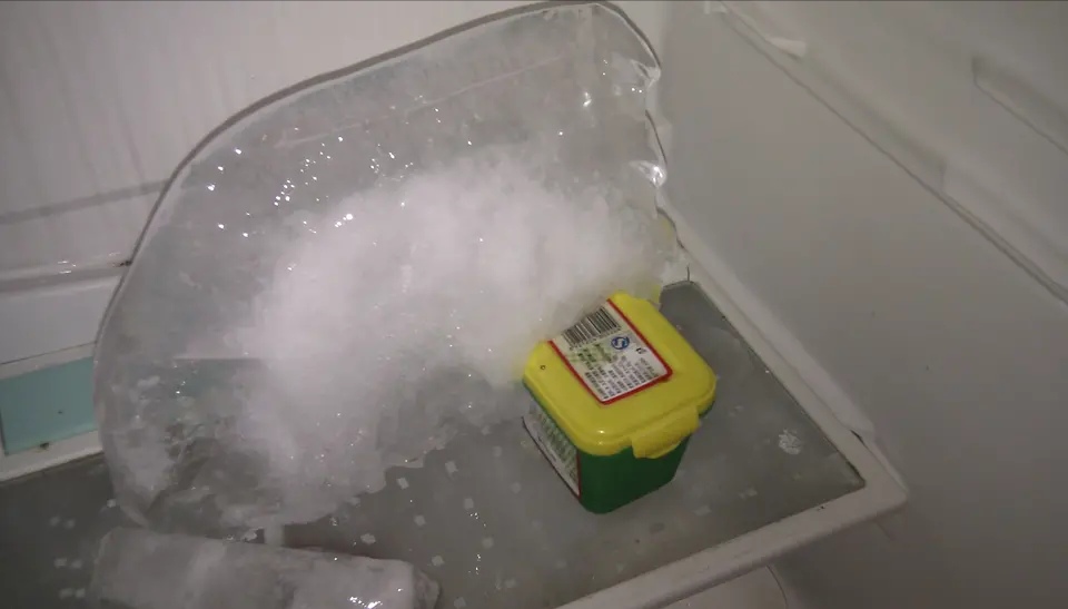 西门子冰箱冷藏室排水孔附近结冰,新飞冰箱冷藏室排水孔旁边结冰