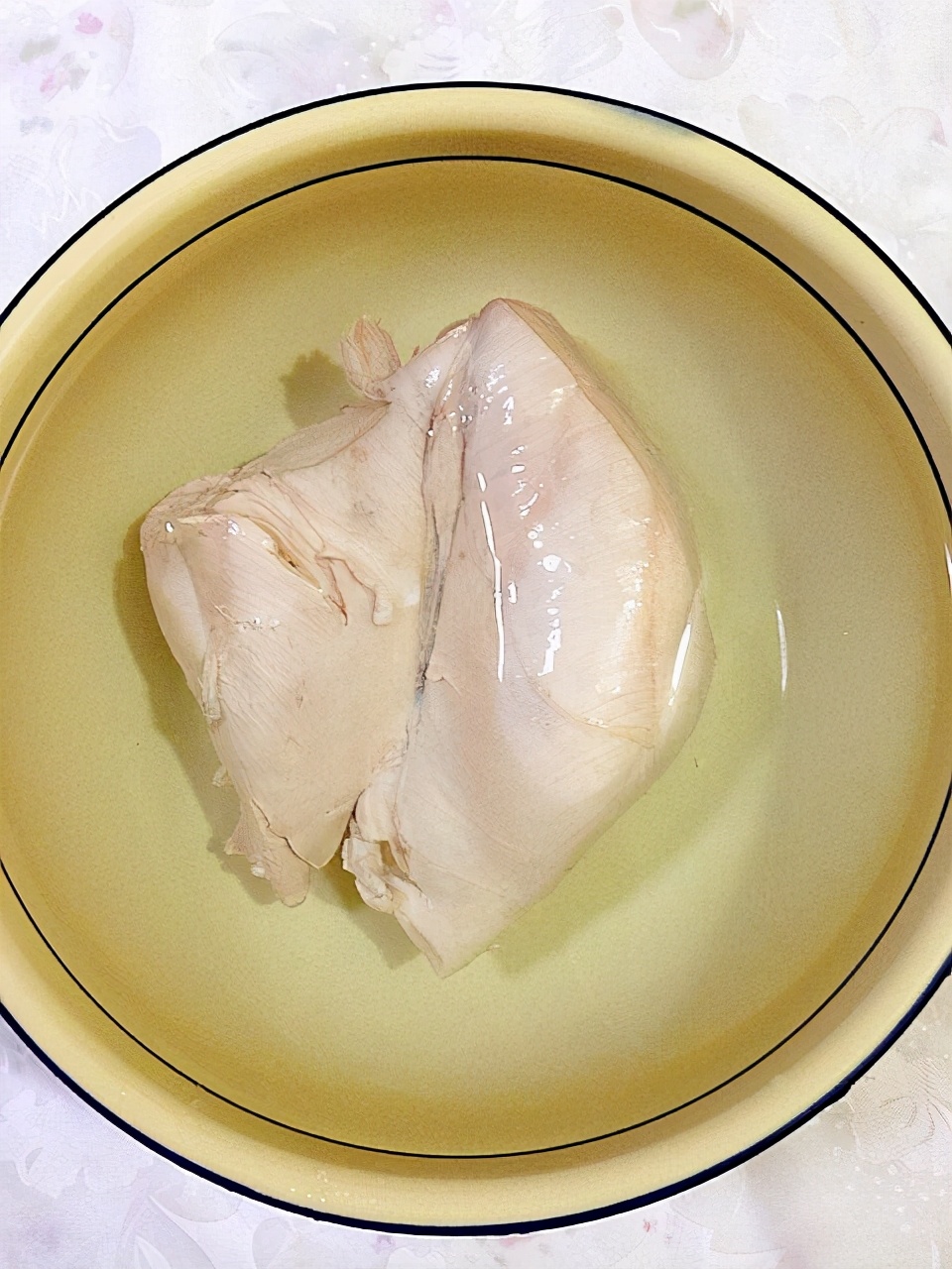 凉拌鸡丝的鸡丝又柴又硬,凉拌鸡丝做法加黄瓜丝和胡萝卜丝