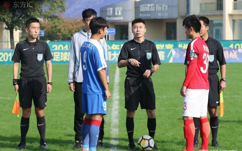 国足未来何去何从,为伊消得人憔悴七律