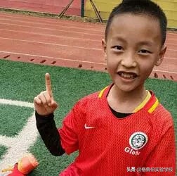 绿茵赛场展雄风,鼎足足球