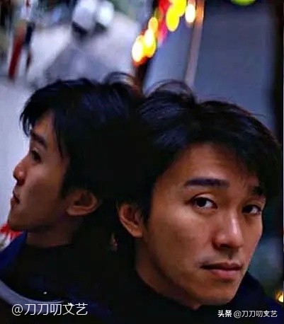 周星驰冲镜头飞吻画面,周星驰飞吻片段