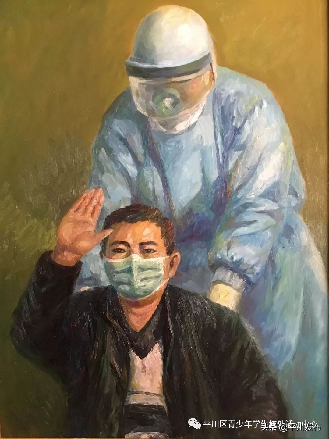 小手拉大手共筑疫情防线征文,大手拉小手同心战疫情征文