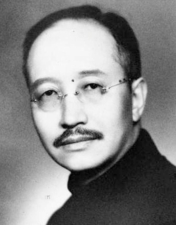 毛*东泽**敲响了“板仓杨寓”大门，一个圆脸大眼睛的少女出现在眼前