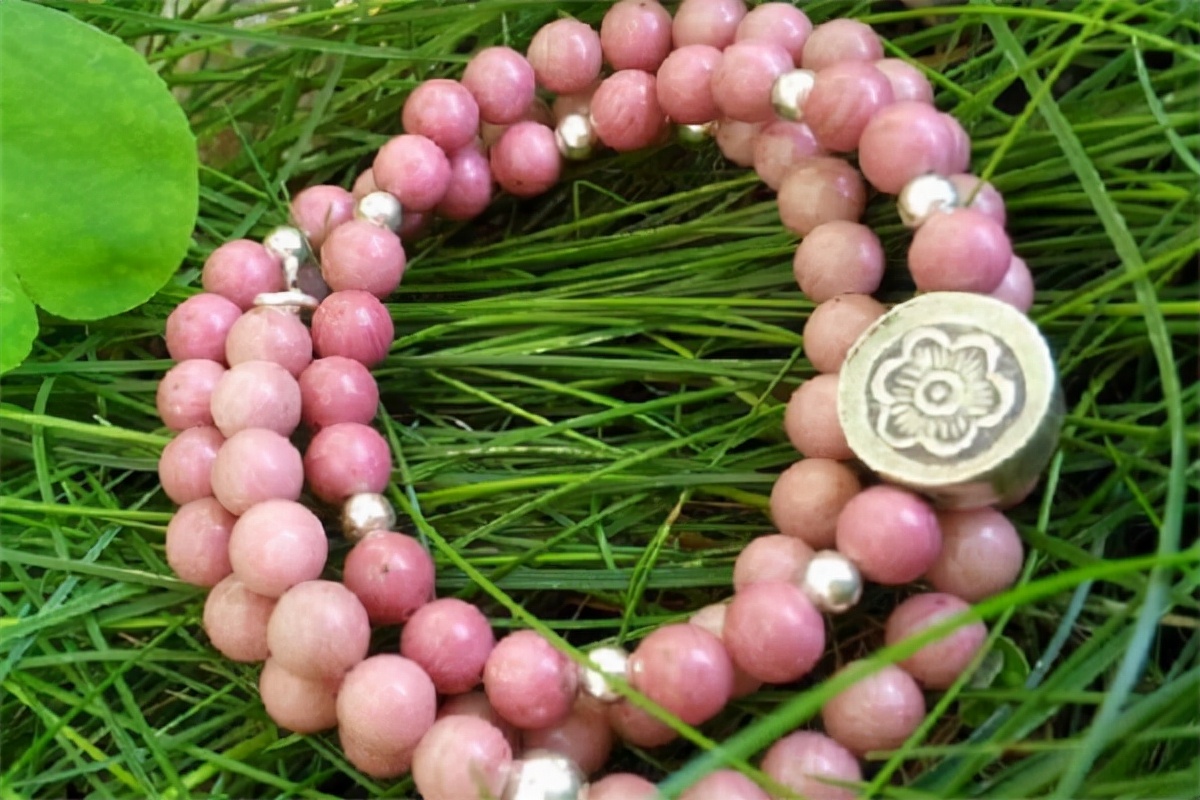 像午餐肉的宝石你没见过,却被梵克雅宝选中,粉嘟嘟的样子真讨喜