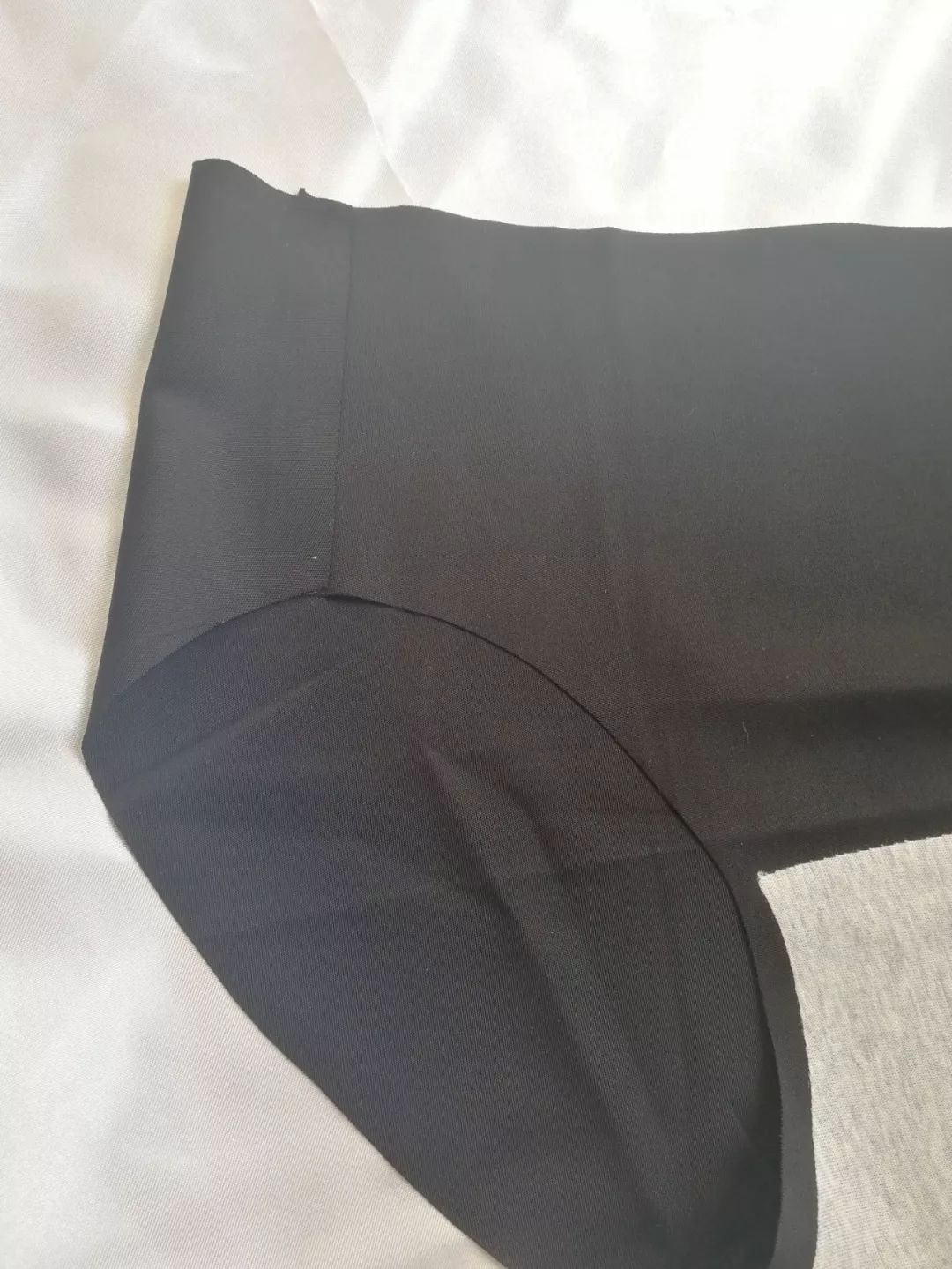 小胸如何穿衣好看,为啥说小胸穿衣显高级