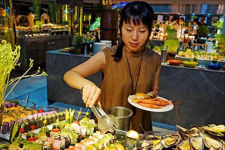 为什么吃自助餐会觉得服务差,自助餐一吃就饱的猫腻是什么