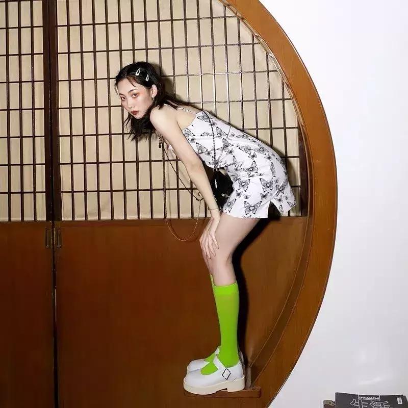 黑丝居然回归了?怎么穿才不廉价?一双黑丝,N种时尚