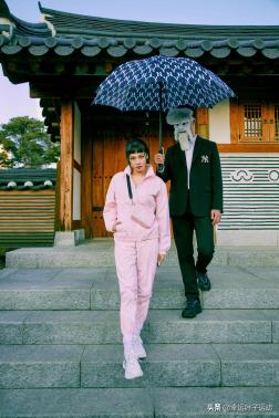 泫雅代言MLB 春夏MONOGRAM系列，也太好看了吧