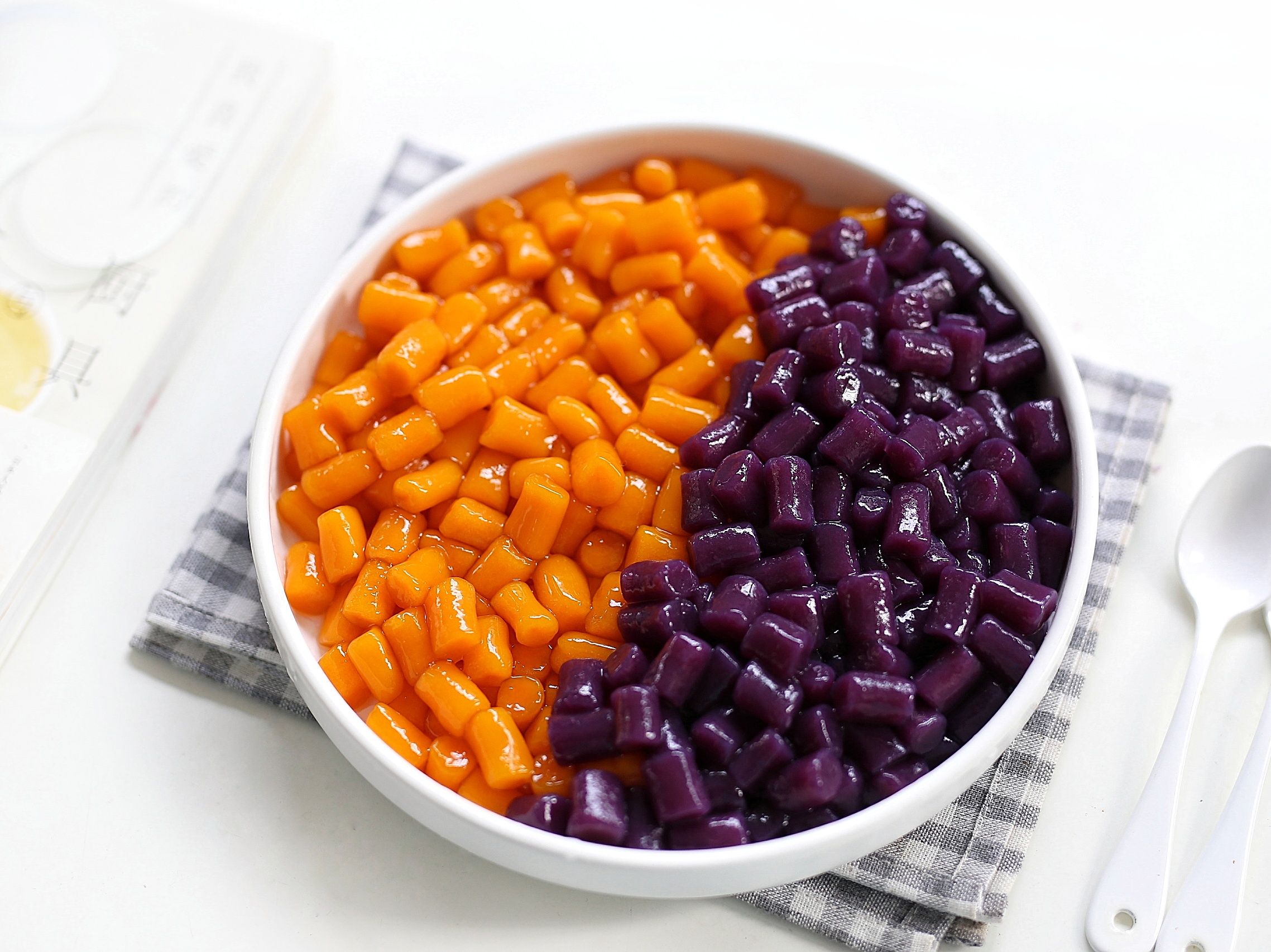 简单几步学会纯手工芋圆,芋圆的一百种吃法的做法