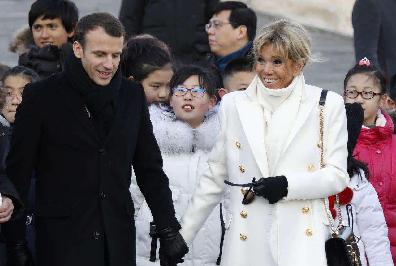 马克龙和普京的恩爱 (普京和马克龙夫妇)