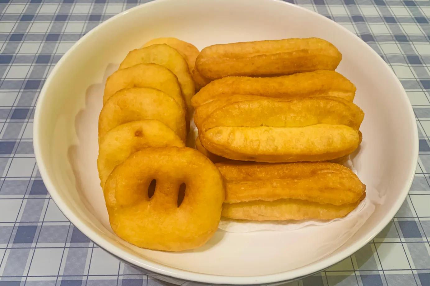 油饼油条怎么做酥脆松软完整教程,发面油条饼怎么做酥脆松软