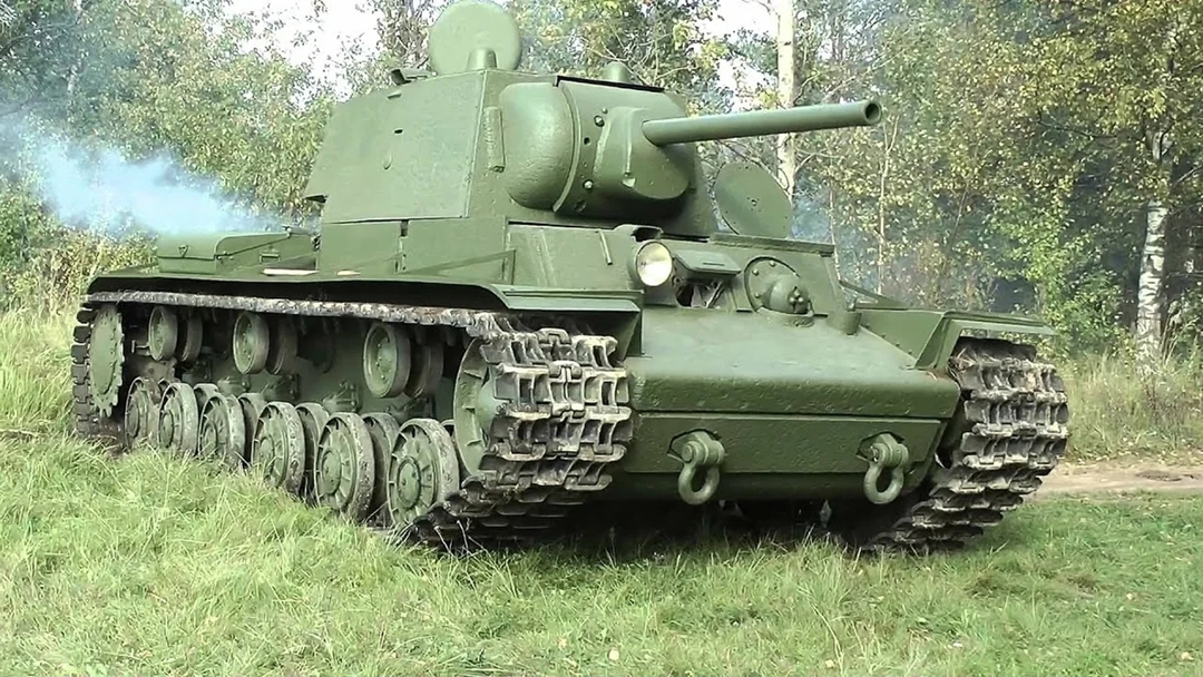 德国坦克兵眼里的怪兽，能抗能打的苏军移动碉堡，KV-1重型坦克