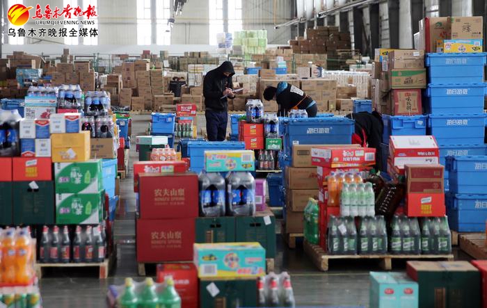 共计99万元，乌鲁木齐经开区,头屯河区为18家企业商超下发补贴