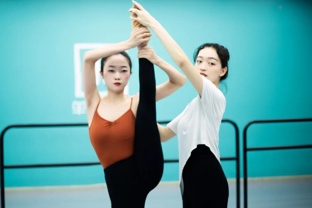 古典舞技巧日常,学古典舞必须学会哪几个动作