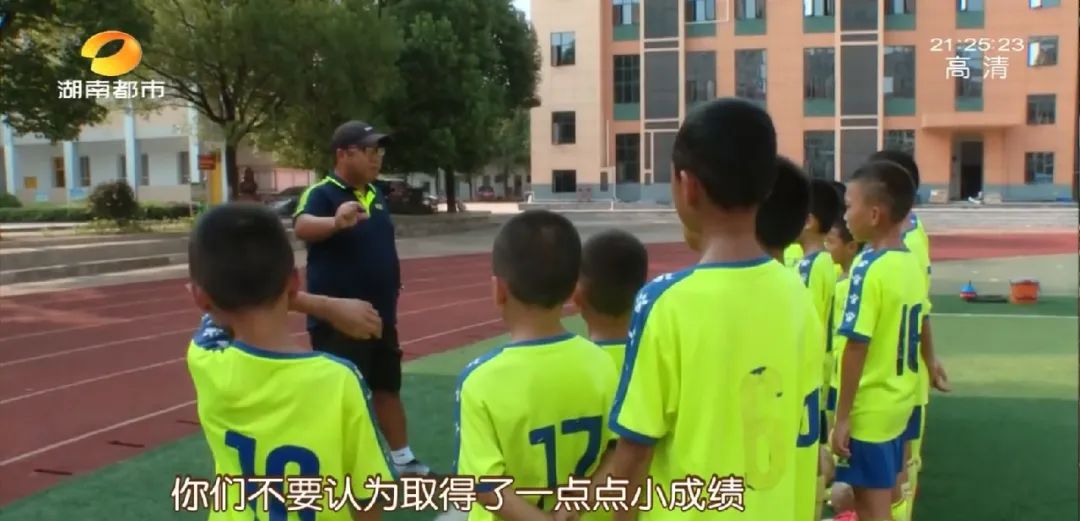 湖南石门9岁“山里娃”，在全国火了！​山区小学踢出全国季军
