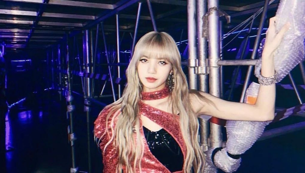 人间芭比lisa公开破格造型,人间芭比lisa笑翻全场