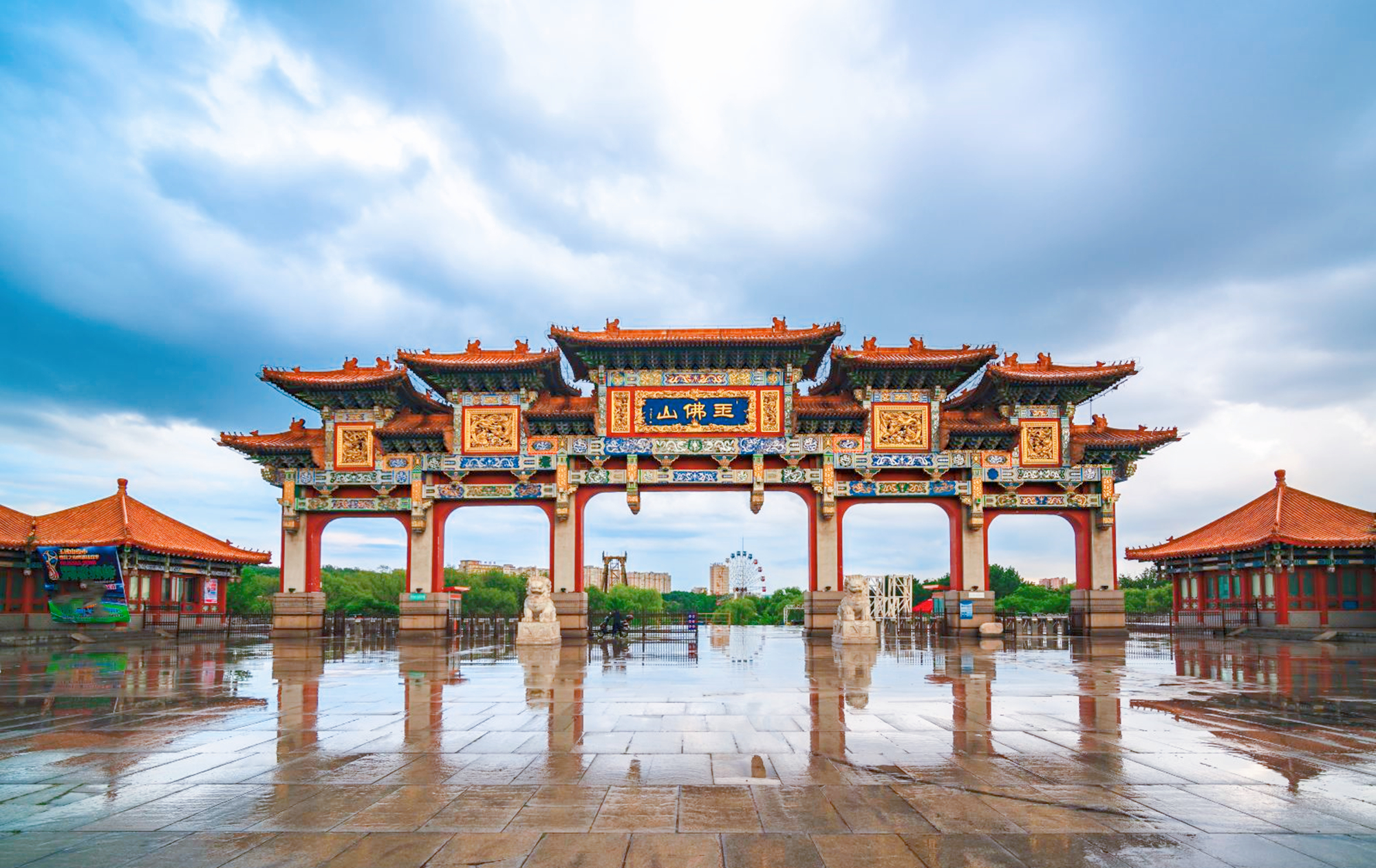 辽宁“井中王”玉石，重量超260吨，被大师雕刻成“双面玉佛”