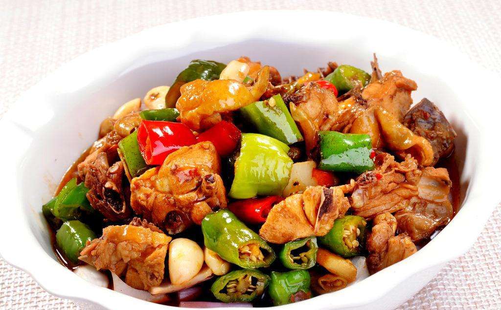 家常黄焖鸡最正宗的做法王刚,家常黄焖鸡肉的做法大全