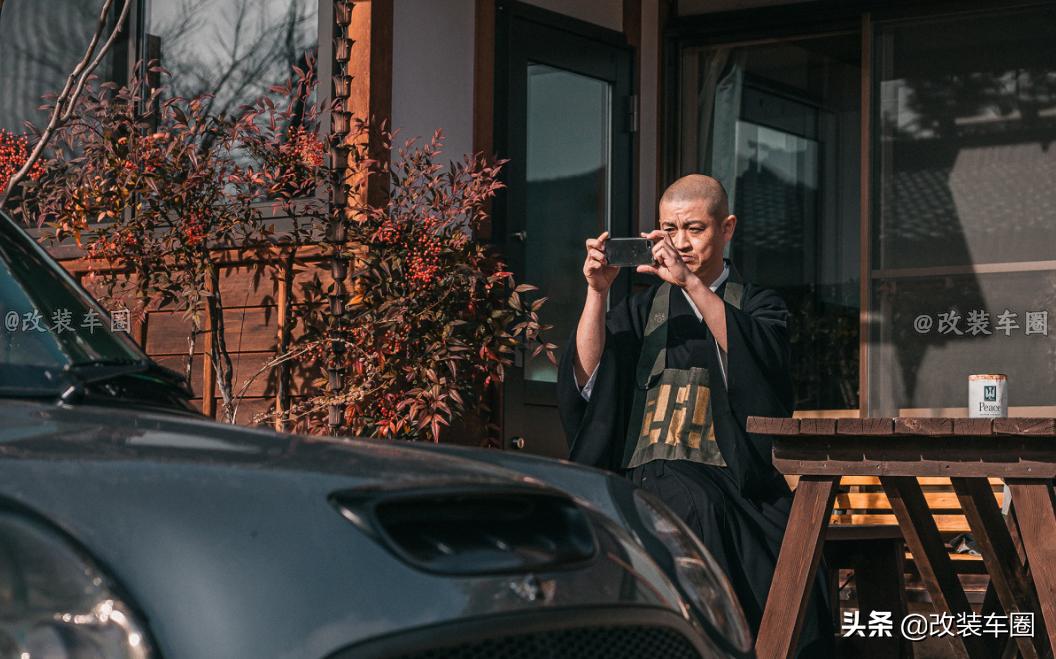 僧侣和尚也爱改装车,他不止有这辆改装mini还有一个家庭