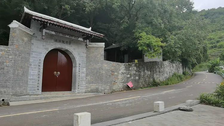 黔南第一山在什么地方,黔南第一山在哪里