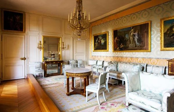 穿粉色就是娘娘腔？让小李子和猫王告诉你什么叫“油而不腻”