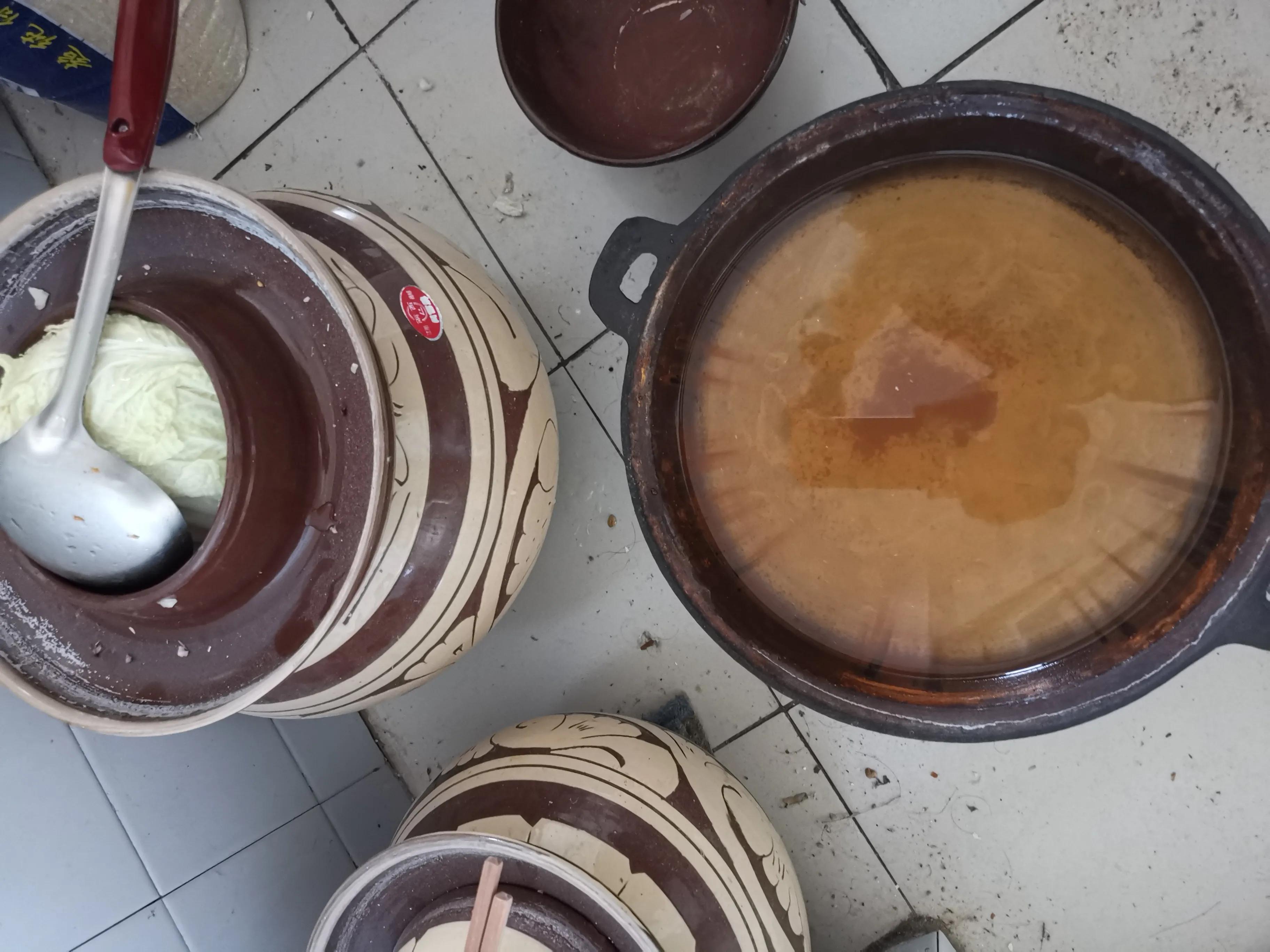 我用芥菜腌的酸菜软了咋回事,泡菜坛做酸菜水变少