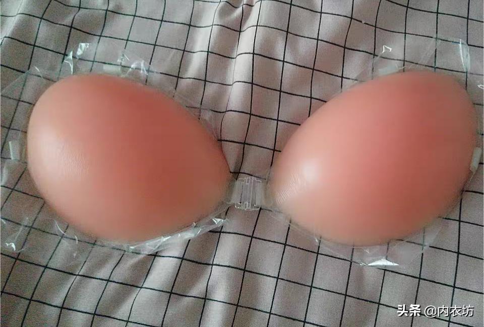 胸贴的隐形肩带只有两条怎么弄,胸贴的透明肩带怎么往上扣