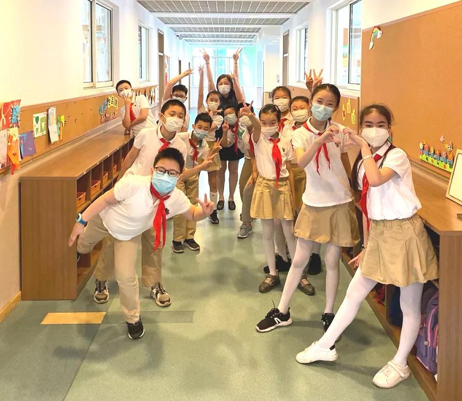 “嘿，我们开学啦！”今日返校师生自拍留念这一刻