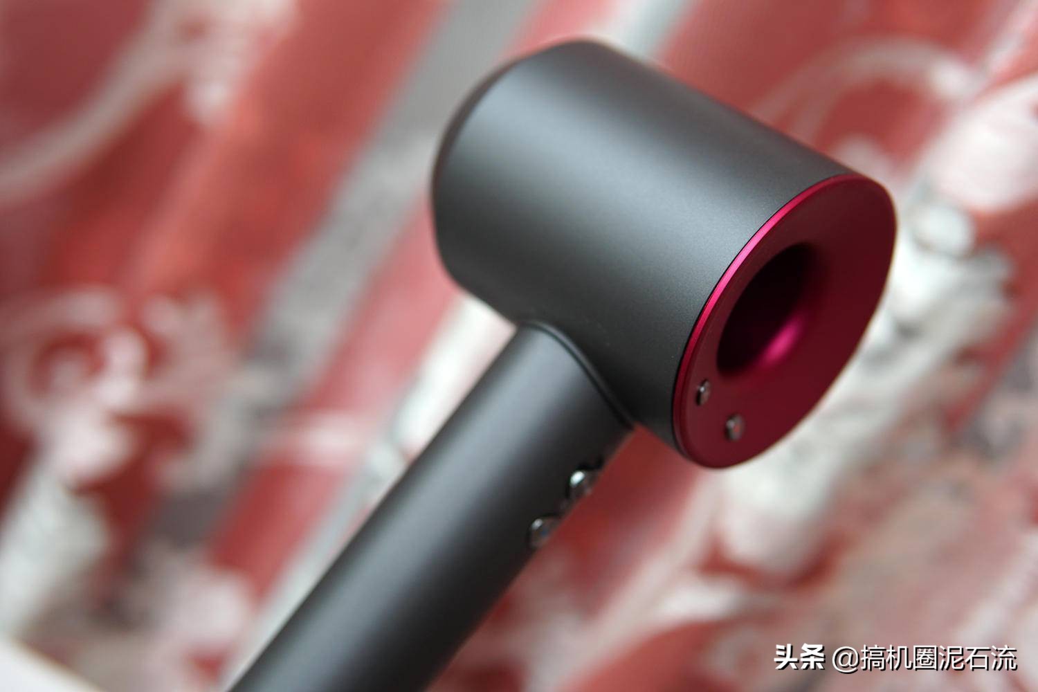 送女朋友戴森吹风机哪一款,选戴森造型器还是戴森吹风机