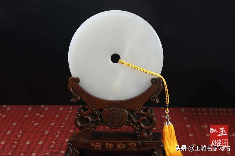 阿富汗玉和汉白玉摆件,阿富汗玉摆件有收藏价值吗