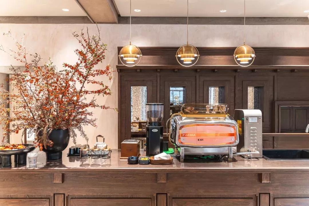 prada跟nike联名海报,pradanike合作款